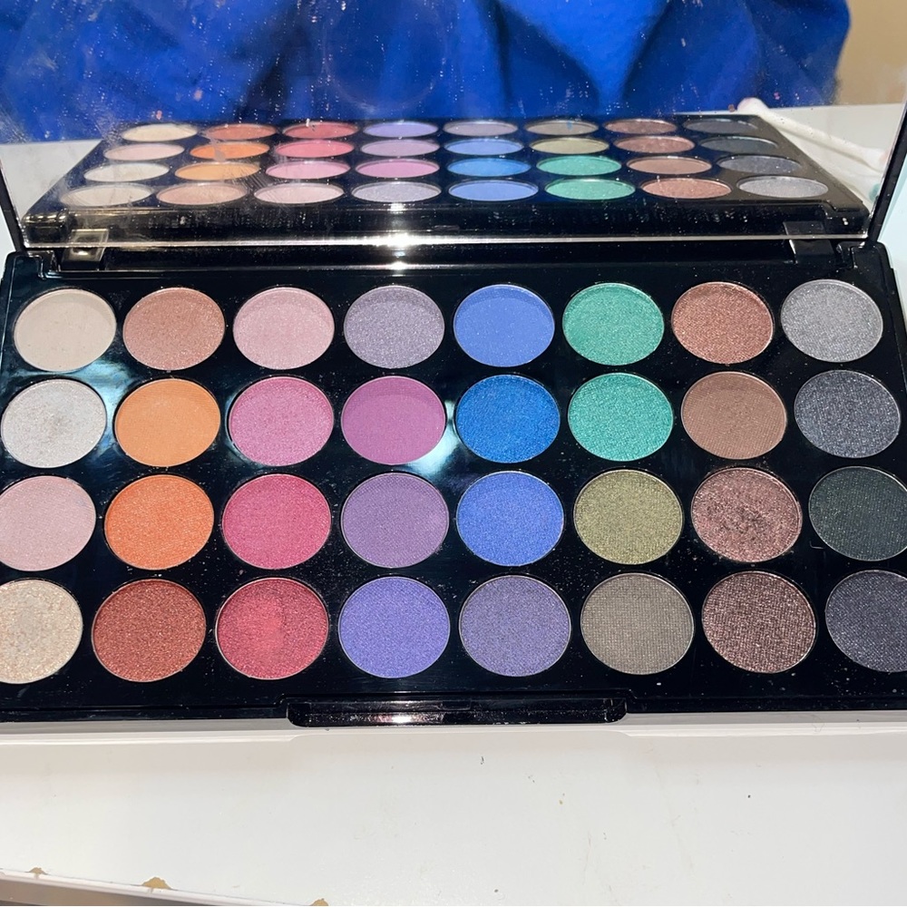 makeup revolution ultra eyeshadows 32 professional eyeshadows